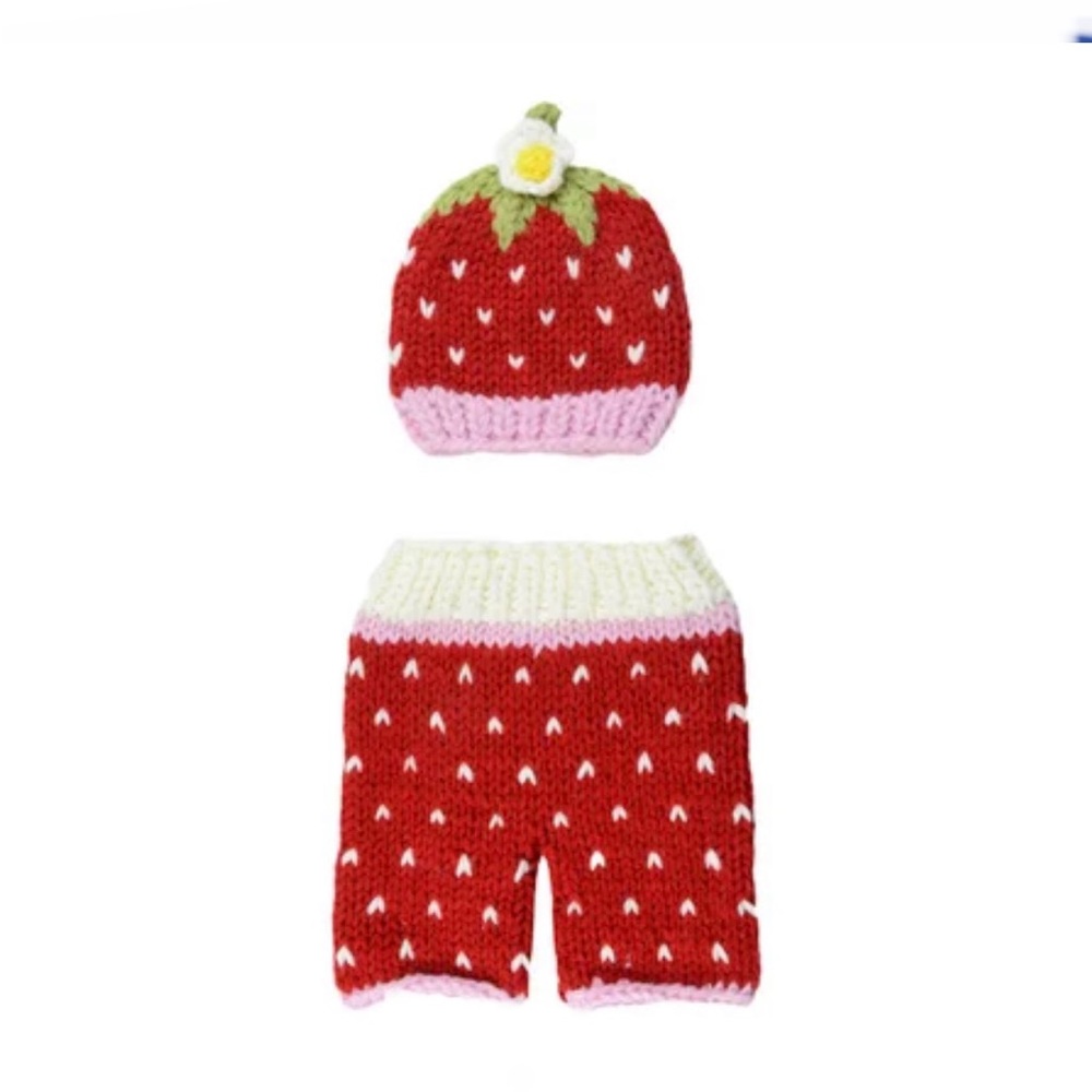 NWT Newborn Strawberry Crotchet Knit Baby Set Size 0-6 months
